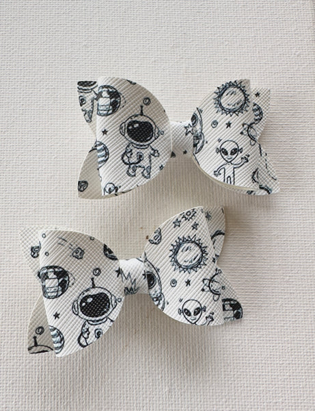 Space Pigtail Bow Pair